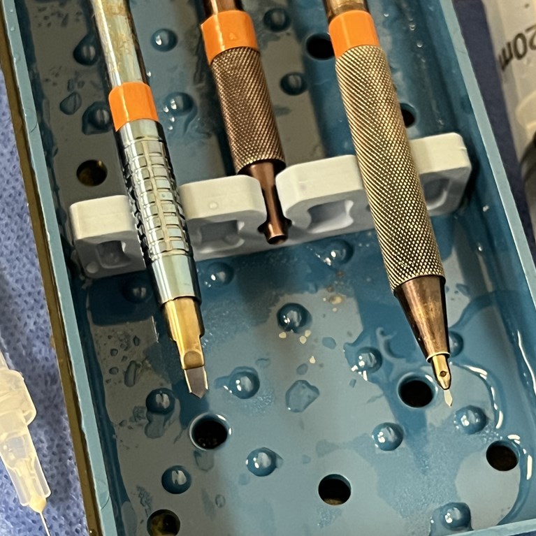 Reuasable blades in tray